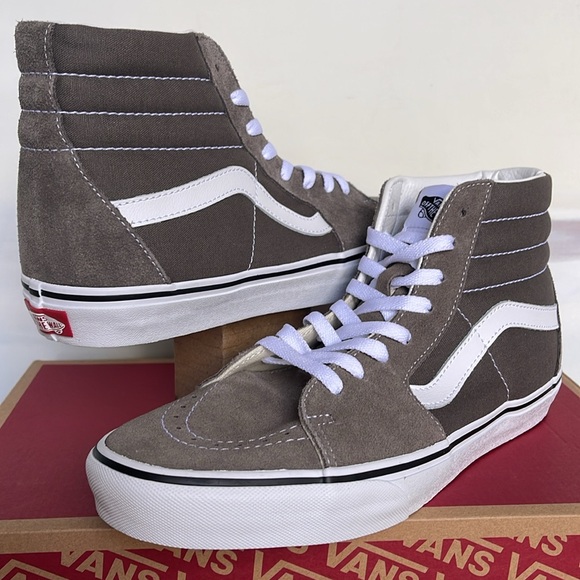 Vans Men’s Sk8-Hi
Color Theory Bungee Cord
VN000CMX9JC US
Sneakers - Picture 8 of 16